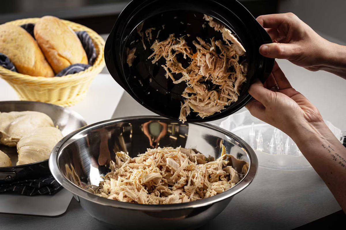 Chicken Shredder Large Chicken Breast Shredder Tool Twist with Brush&amp;Fork, Visible Meat Shredder Machine, Strong Anti-Slip Strip, Ergonomic Handle, BPA Free, Suitable for Pork Beef Chicken